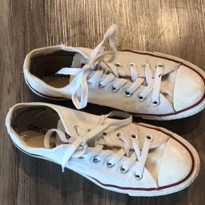 White well loved converse in size women’s 8